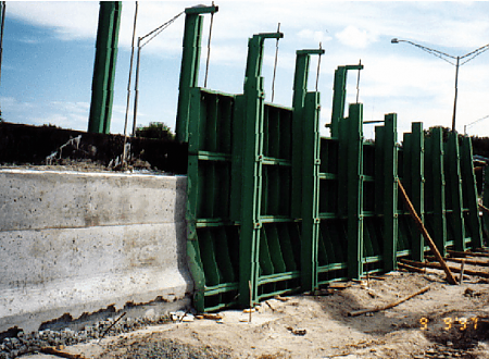 ADJUSTABLE HEIGHT BARRIER RAIL FORM