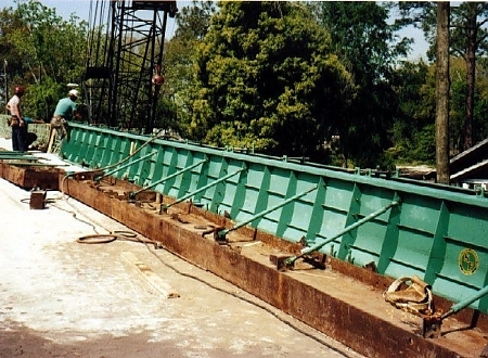 CAST IN PLACE BARRIER RAIL FORM 