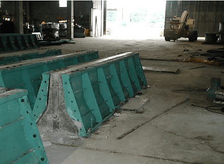 TEMPORARY BARRIER RAIL FORM